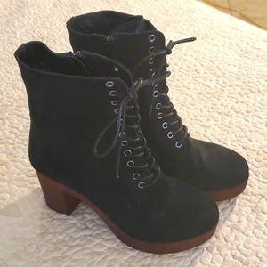 Worn Once. 10"long to heel.